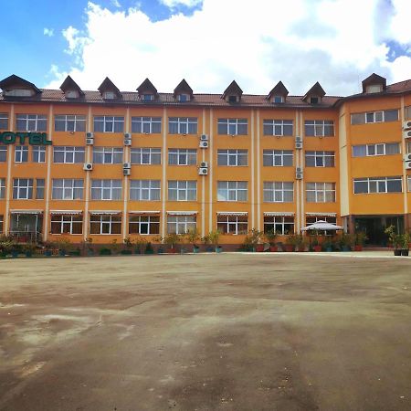 Hotel Dinastia Piteşti Exterior foto