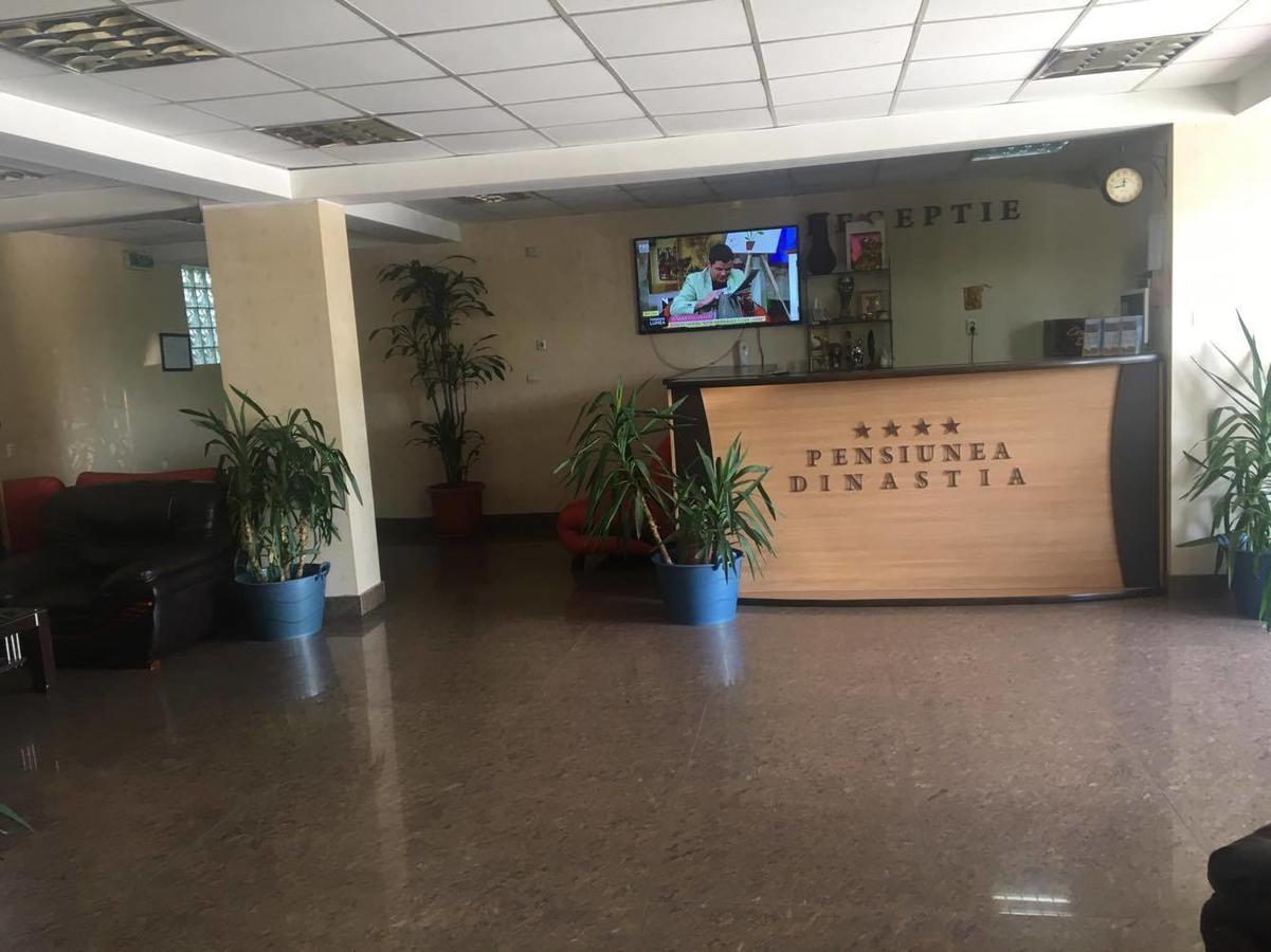 Hotel Dinastia Piteşti Exterior foto